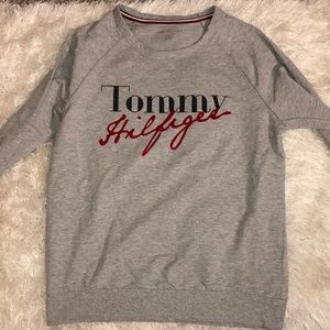 NWOT tommy holdover crew neck